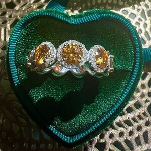 💛 BRAND NEW ETERNITY BAND RING!!